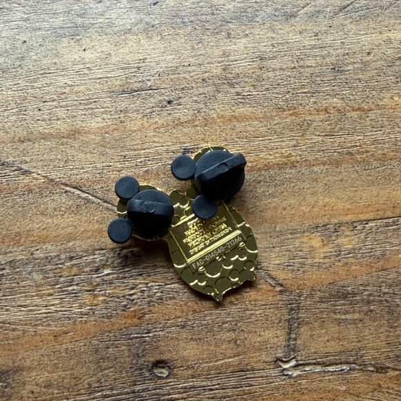 Disney // Red Popcorn Bucket Pin with mickey Mouse - Picture 4 of 4